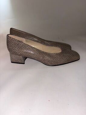 VINTAGE Etienne Aigner Sarah Taupe Low Block‎ Heel Pumps Size 6.5